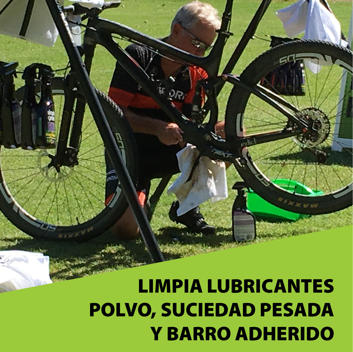 SimpleGreenBikeCleanerDegreaser_24oz_ESP Simple Green en acción: Limpiador de bicicletas que elimina eficazmente suciedad, barro y residuos de lubricantes. Devuelve el brillo a tu bici