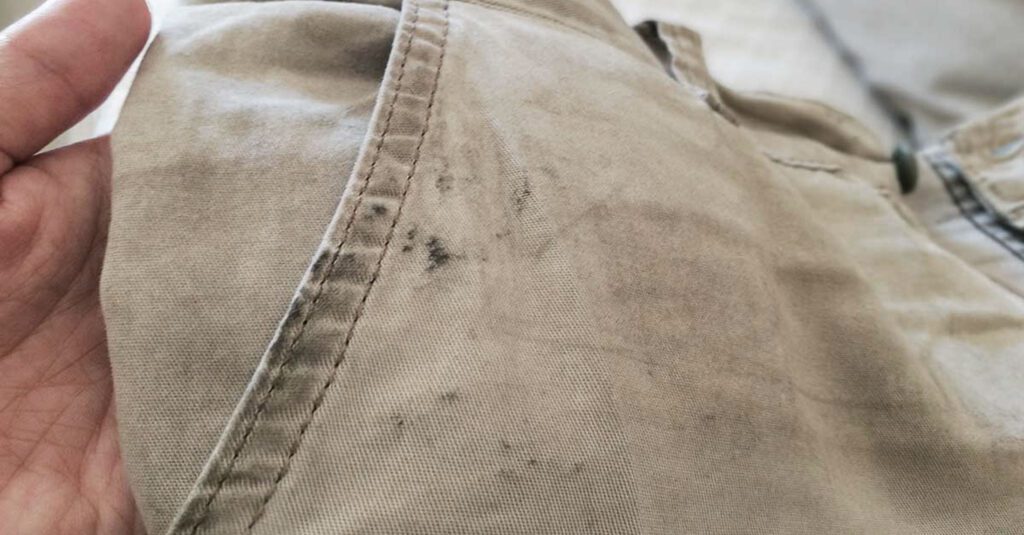 eliminar manchas de grasa y aceite en ropa